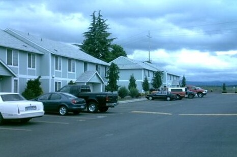 Fircrest Apartments in Molalla, OR - Building Photo