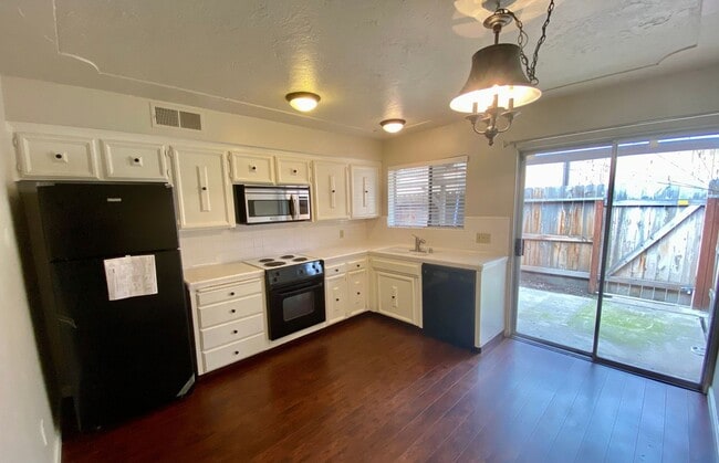 3819 E Alamos Ave in Fresno, CA - Building Photo - Building Photo