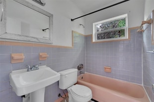 2403 SW 8th St in Fort Lauderdale, FL - Building Photo