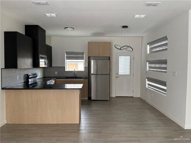 13 Ventura Ave in McAllen, TX - Building Photo - Building Photo