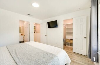 731 W Elkcam Cir in Marco Island, FL - Building Photo - Building Photo