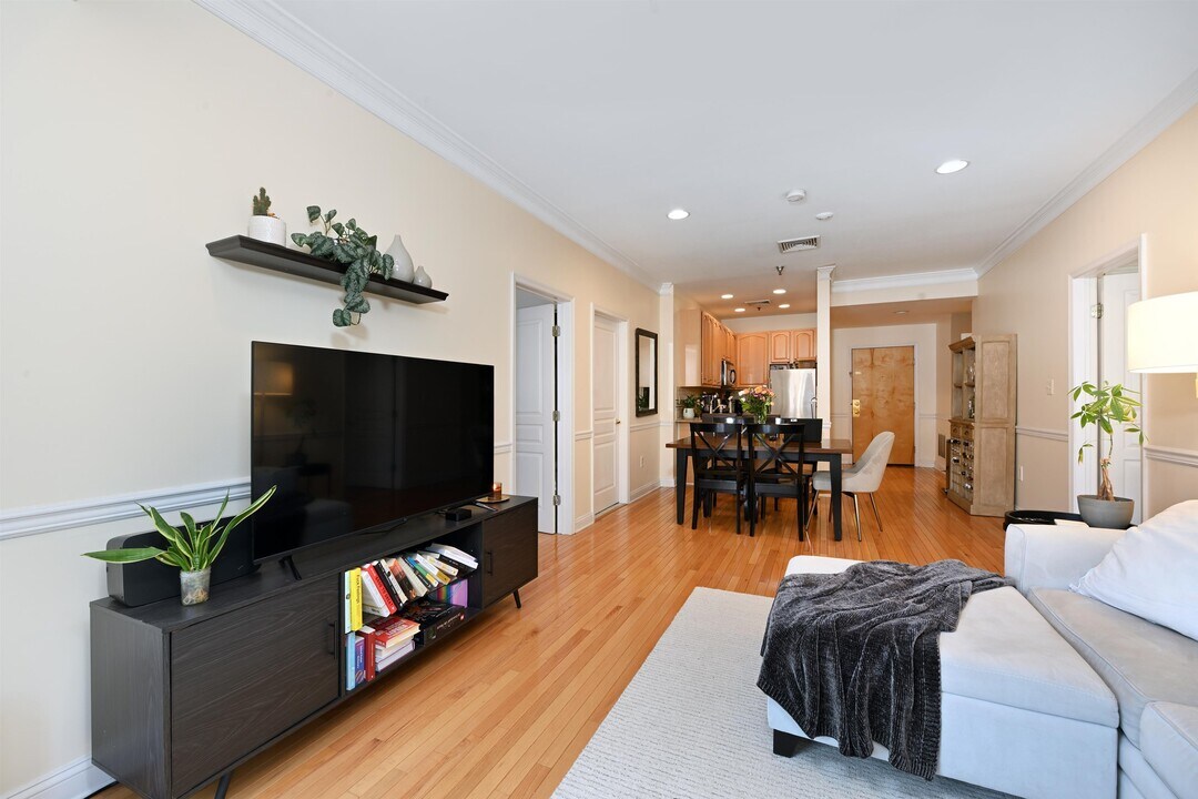 84 Adams St in Hoboken, NJ - Building Photo