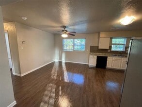 712 SW Sunnybrook Dr in Burleson, TX - Building Photo - Building Photo