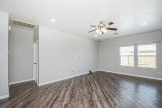 6527 Capridge Dr in Houston, TX - Building Photo - Building Photo