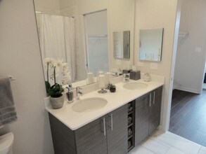 1206 W Madison St in Chicago, IL - Foto de edificio - Building Photo