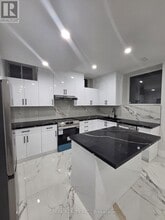 1432 Yellow Rose Cir in Oakville, ON - Building Photo - Building Photo