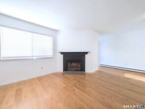 8 Rose Ln in Danbury, CT - Building Photo - Building Photo