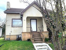 506 NE Russell St in Portland, OR - Building Photo