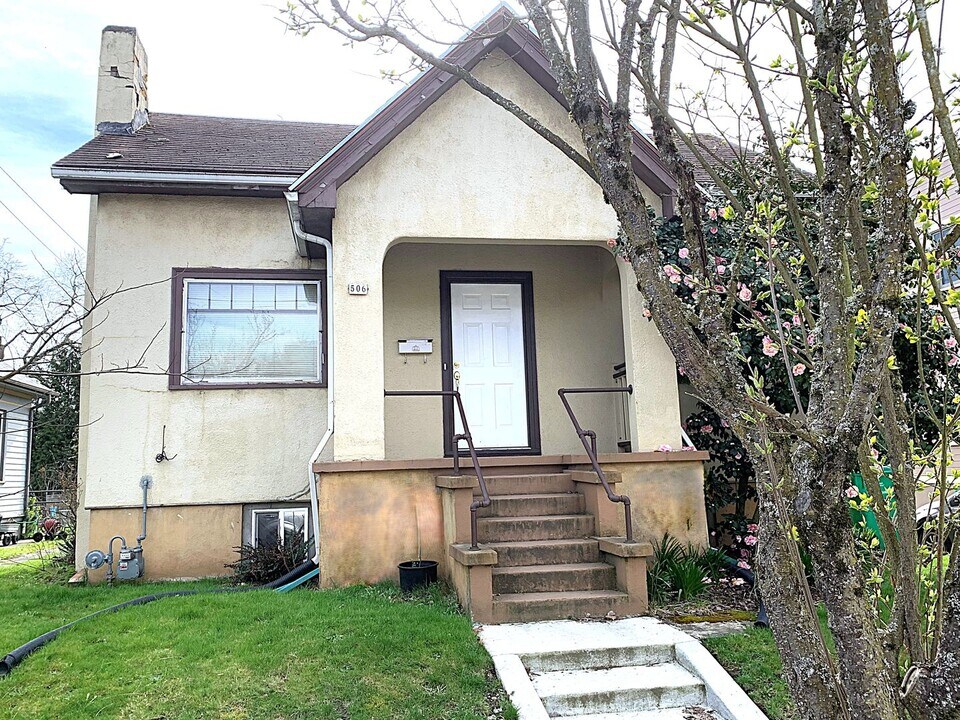 506 NE Russell St in Portland, OR - Building Photo