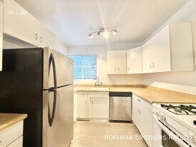 11950 Laurelwood Dr in Los Angeles, CA - Building Photo