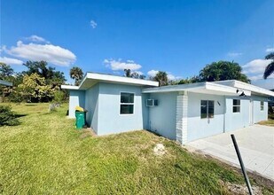 23476 Harper Ave in Port Charlotte, FL - Building Photo - Building Photo