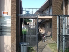 1017 Pailet Ave in Harvey, LA - Foto de edificio - Building Photo