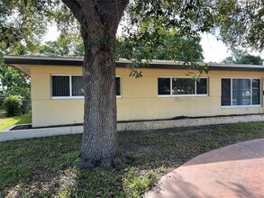 701 W Evanston Cir in Fort Lauderdale, FL - Building Photo - Building Photo