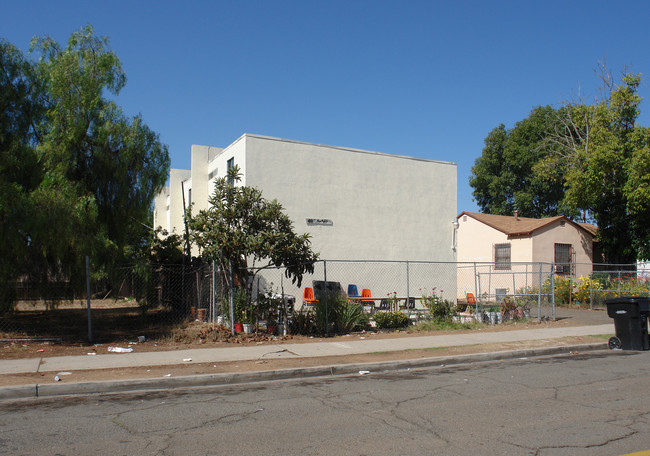 4045 50th St in San Diego, CA - Foto de edificio - Building Photo