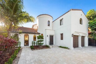 5736 La Gorce Dr in Miami Beach, FL - Building Photo