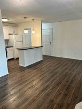 608 Diamond Dr in Newtown, PA - Foto de edificio - Building Photo