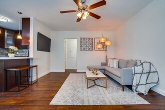 633 W Hyde Park Blvd in Inglewood, CA - Building Photo - Building Photo