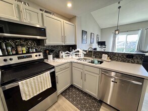 2575 S Syracuse Way in Denver, CO - Building Photo - Building Photo