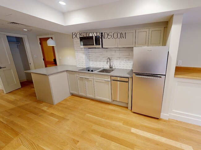 65 Winthrop St, Unit 1-Bed Harvard Sq. in Cambridge, MA - Building Photo - Building Photo