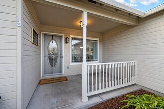 1234 Pheasant Wy in Central Point, OR - Building Photo - Building Photo