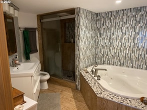 1304 Columbia St in Hood River, OR - Building Photo - Building Photo