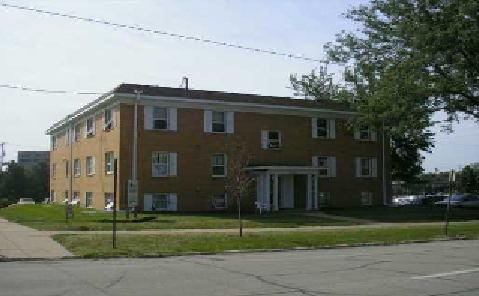 Coachman apartments in Cedar Rapids, IA - Building Photo