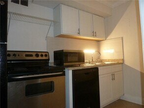 300 Peachtree St NE in Atlanta, GA - Building Photo - Building Photo