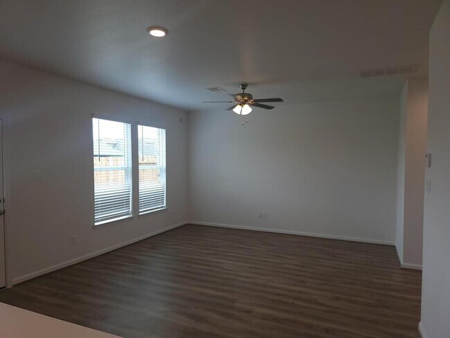 1037 Tillman Ln in East Bernard, TX - Building Photo - Building Photo