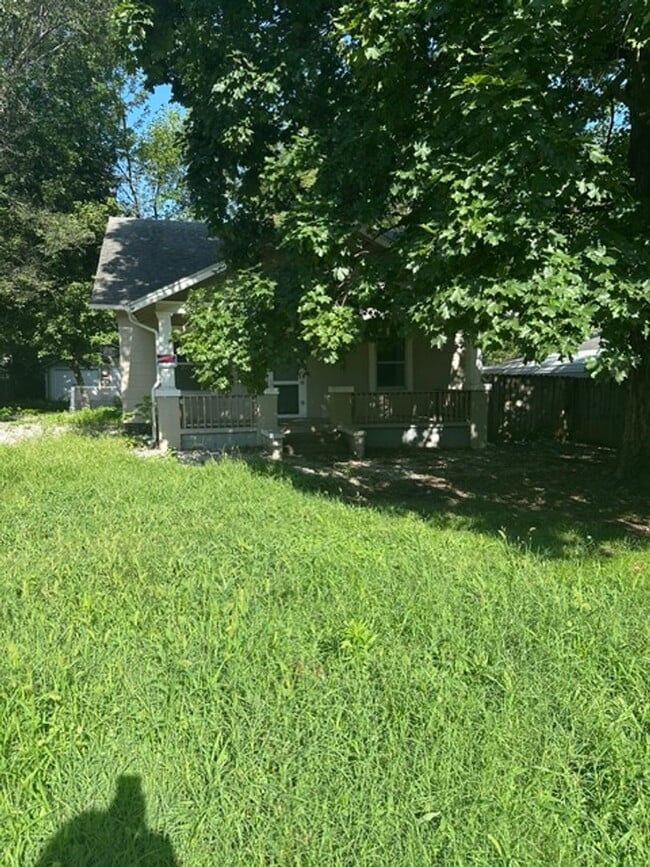2127 N Boonville Ave