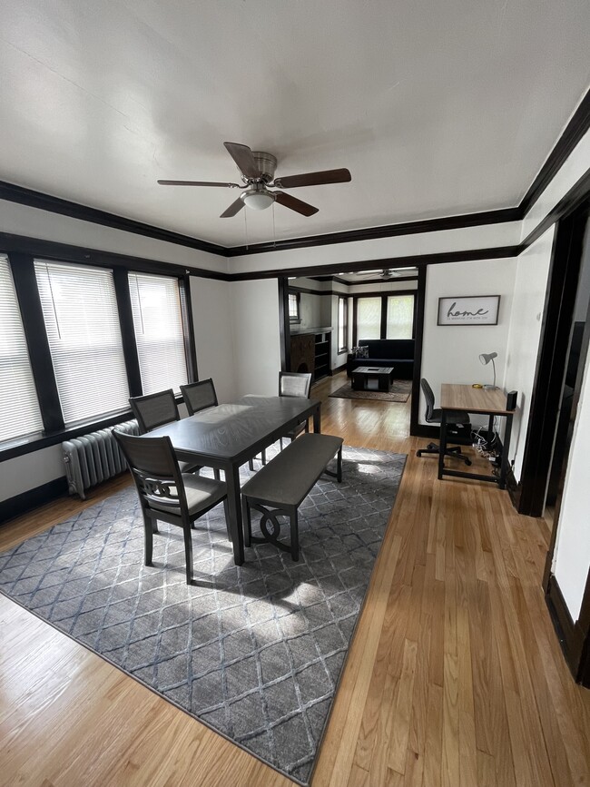 1219 N Laramie Ave, Unit 2 in Chicago, IL - Building Photo - Building Photo