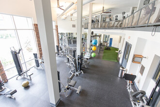 The Lofts at Wolf Pen Creek in College Station, TX - Foto de edificio - Building Photo