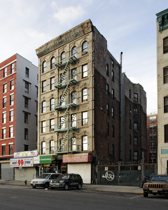 63 Pitt Street in New York, NY - Building Photo