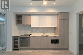 2020-2020 Bathurst St in Toronto, ON - Building Photo - Building Photo