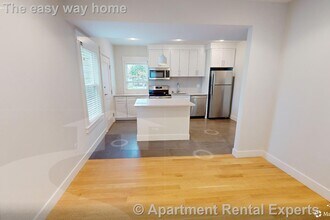 208-210 Banks St Unit #3, Unit #3 in Cambridge, MA - Foto de edificio - Building Photo