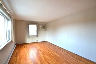 4216 Settle St, Unit 2 in Cincinnati, OH - Foto de edificio - Building Photo