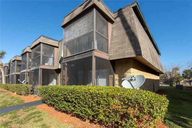 property at 1863 S Semoran Blvd