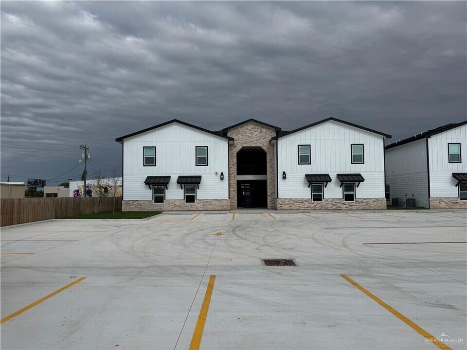 800 Ragland Rd in Mission, TX - Building Photo