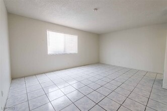 833 N Bruce St in Las Vegas, NV - Building Photo - Building Photo