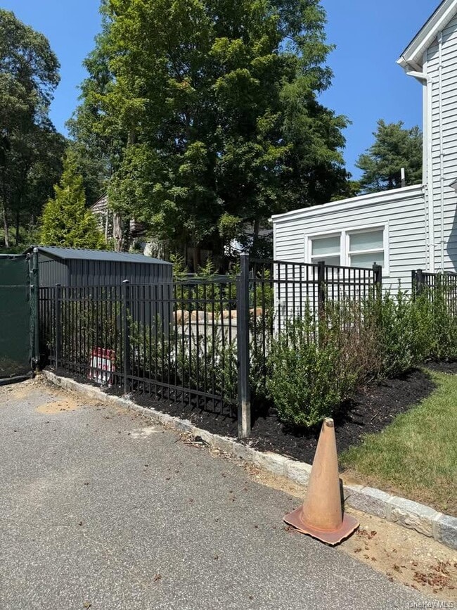 property at 253 Woodbury Rd