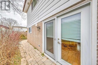 3 Hill Dr in Aurora, ON - Building Photo - Building Photo
