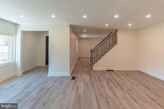 248 Penncrest Dr in Langhorne, PA - Building Photo - Building Photo