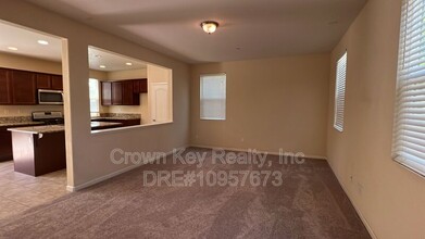 346 W Portales Dr in Tracy, CA - Building Photo - Building Photo