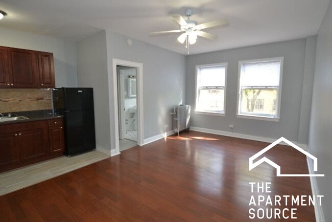 property at 6930 N Greenview Ave