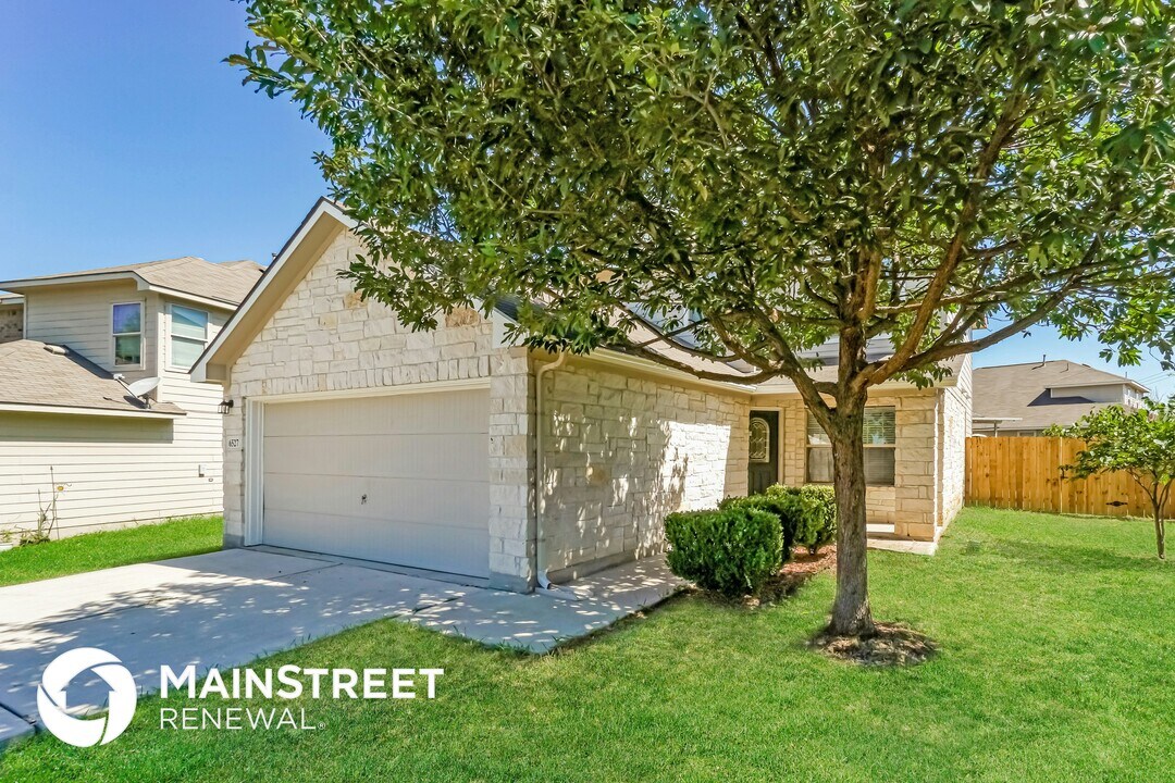 6527 Candlecane Cir in San Antonio, TX - Building Photo