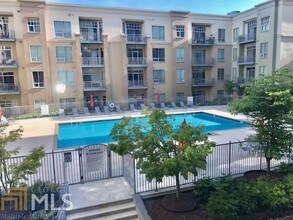 711 Cosmopolitan Dr NE in Atlanta, GA - Foto de edificio - Building Photo