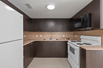 627-Vista Del Rio in Miami, FL - Foto de edificio - Interior Photo