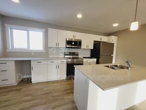 1111 Cy Becker Rd NW in Edmonton, AB - Building Photo - Building Photo