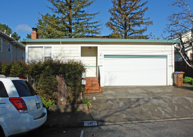 141 Park St in San Rafael, CA - Foto de edificio - Building Photo