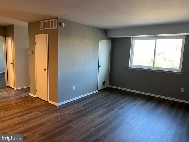 9921 Bustleton Ave in Philadelphia, PA - Building Photo - Building Photo