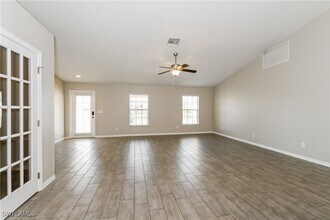 2321 NE 34th Ln in Cape Coral, FL - Foto de edificio - Building Photo